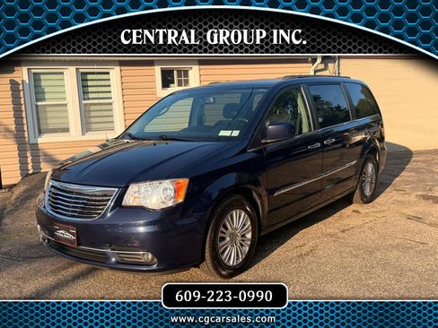 Used 2015 Chrysler Town & Country Touring w/ Driver Convenience Group FWD image 1