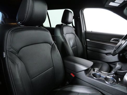 Used 2018 Ford Explorer Limited w/ Equipment Group 301A AWD/4WD image 6