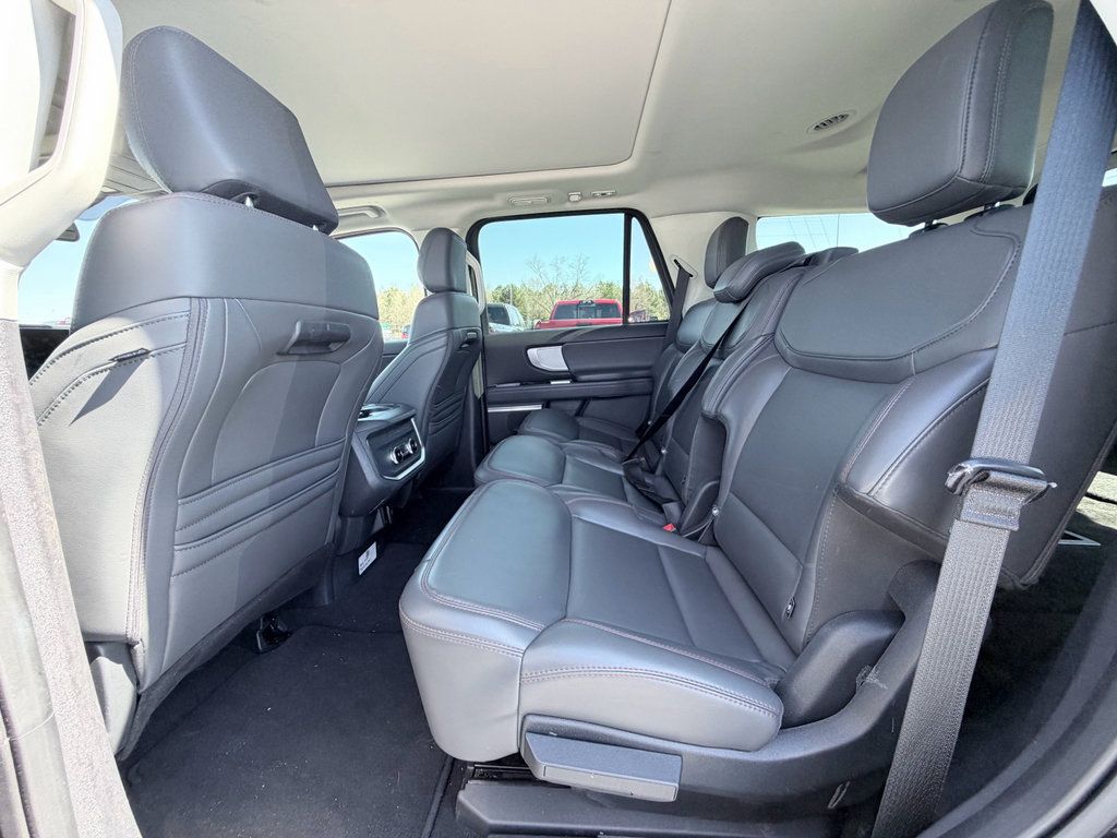 Used 2025 Ford Expedition Active AWD/4WD image 29