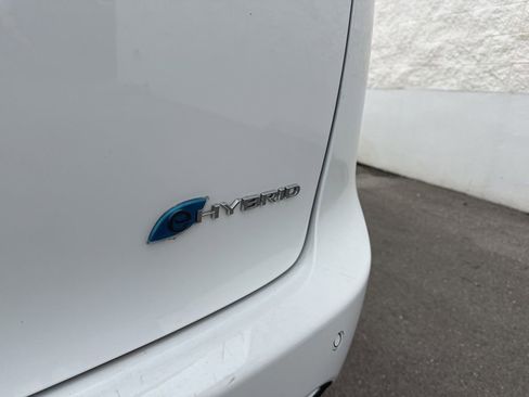 Used 2024 Chrysler Pacifica Limited FWD image 6