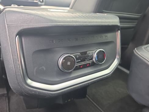 Used 2025 Ford Expedition Max Platinum AWD/4WD image 16