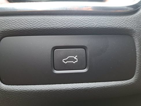 Used 2023 Volvo XC60 B5 Ultimate w/ Protection Package Premier FWD image 23