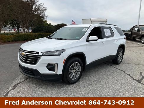 Used 2023 Chevrolet Traverse LT image 1