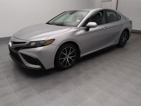 Used 2023 Toyota Camry SE FWD image 2