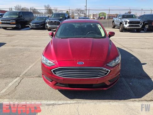 Used 2018 Ford Fusion SE image 2