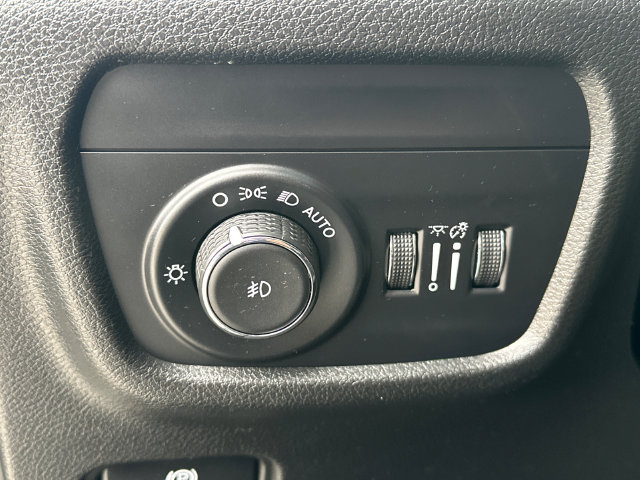 Used 2023 Jeep Grand Cherokee L Limited AWD/4WD image 29