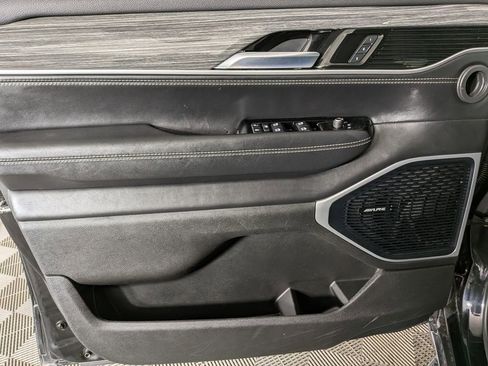 Used 2022 Jeep Wagoneer Series III image 16