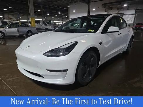 Used 2023 Tesla Model 3 Standard Range image 1