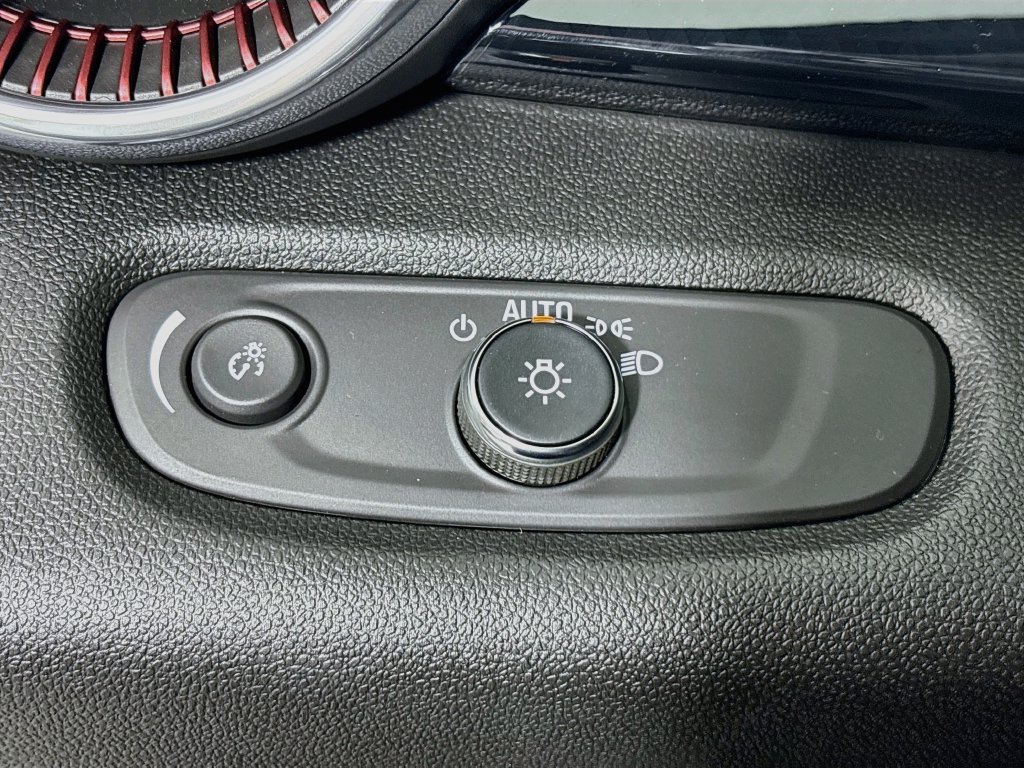 Certified 2026 Chevrolet Trax RS w/ Sunroof Package FWD image 11