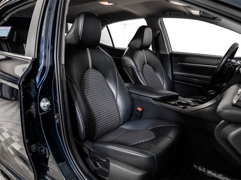 Used 2021 Toyota Camry SE image 31