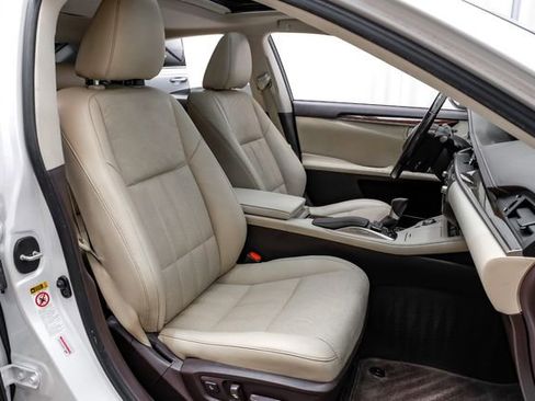Used 2016 Lexus ES 350 w/ Luxury Package w/Wood Trim FWD image 36