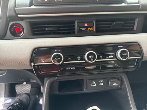 Used 2023 Honda Pilot LX image 15