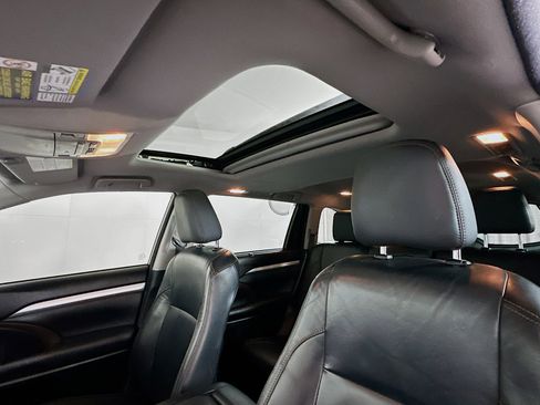 Used 2015 Toyota Highlander XLE FWD image 26