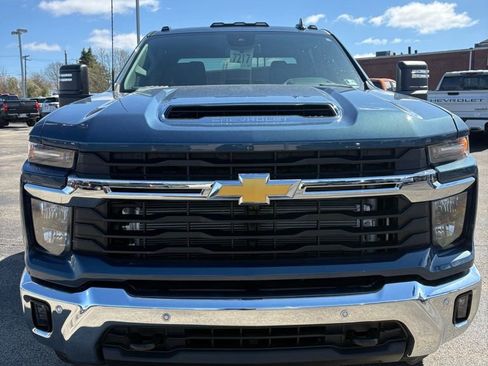 New 2026 Chevrolet Silverado 3500 LT image 2