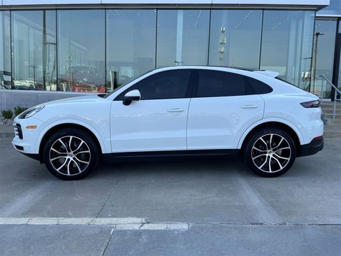 Certified 2022 Porsche Cayenne Coupe image 2
