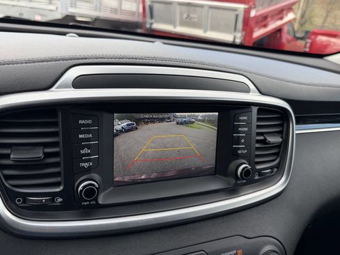 Used 2019 Kia Sorento S image 19