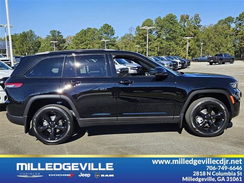New 2025 Jeep Grand Cherokee Limited w/ Black Appearance Package image 15