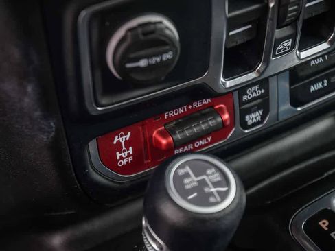 Used 2024 Jeep Wrangler Unlimited Rubicon 4xe AWD/4WD image 25