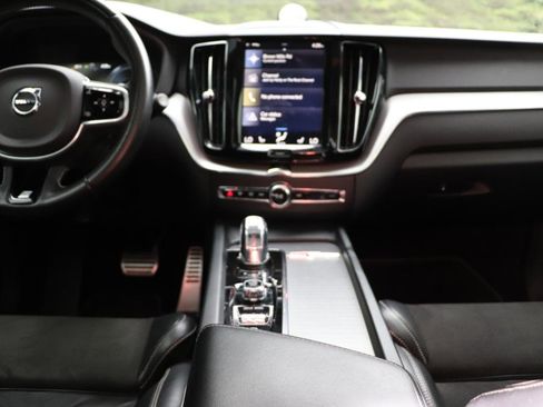 Used 2018 Volvo XC60 T8 R-Design w/ Convenience Package AWD/4WD image 17