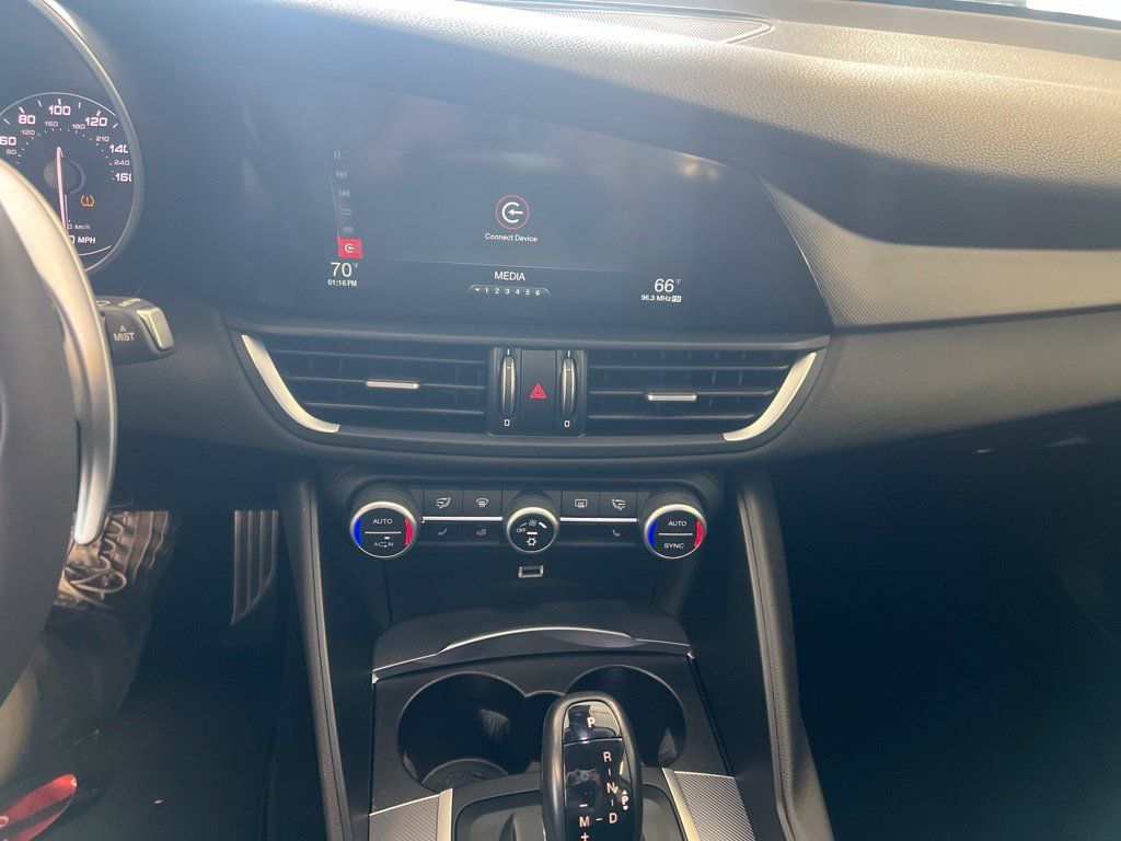 Used 2017 Alfa Romeo Giulia Ti w/ TI 19" Sport Package RWD image 26