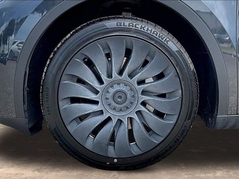 Used 2024 Tesla Model Y Long Range RWD image 30