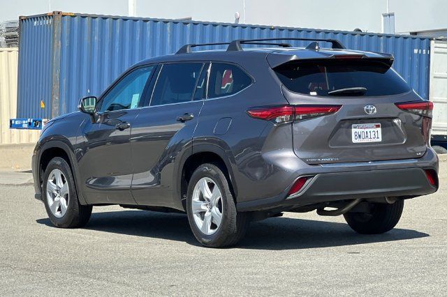 Used 2021 Toyota Highlander LE FWD image 6