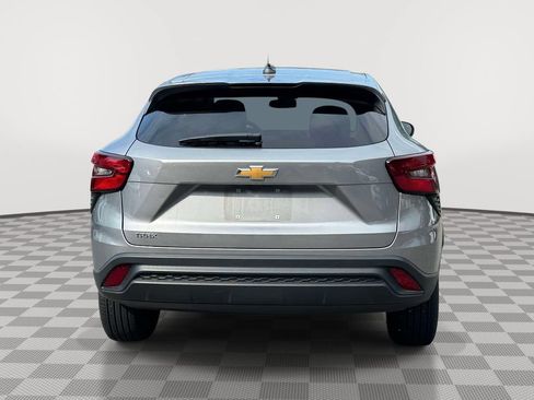 Used 2024 Chevrolet Trax LS w/ Driver Confidence Package FWD image 5