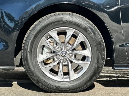 Used 2022 Toyota Sienna LE image 27