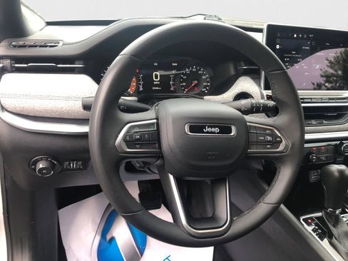 Certified 2024 Jeep Compass Latitude AWD/4WD image 17