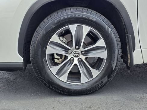 Used 2021 Toyota Highlander XLE FWD image 32
