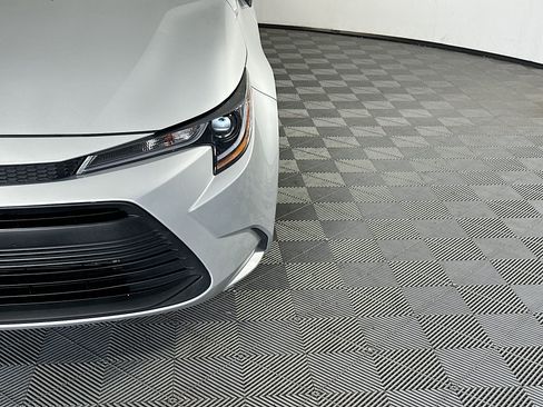 Certified 2025 Toyota Corolla LE FWD image 9