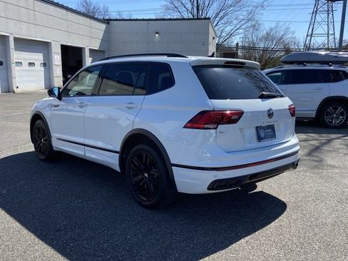 Certified 2022 Volkswagen Tiguan SE R-Line image 7