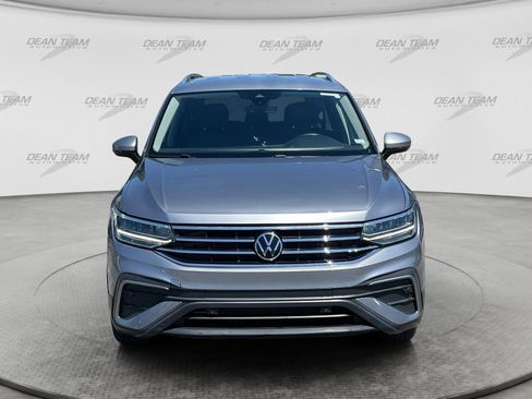Used 2022 Volkswagen Tiguan SE AWD/4WD image 2