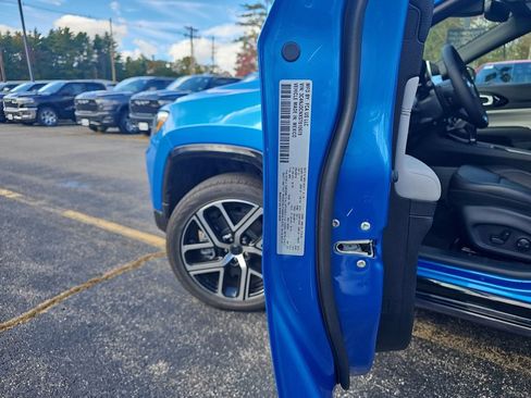 New 2025 Jeep Compass Limited w/ Elite Group AWD/4WD image 35