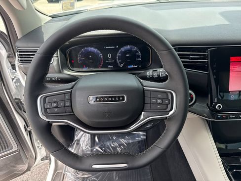 Used 2024 Jeep Wagoneer 4WD image 15
