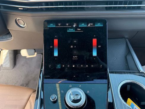 Used 2025 Cadillac Escalade ESV Premium Luxury AWD/4WD image 15