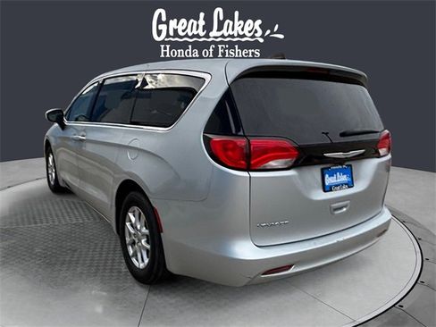 Used 2023 Chrysler Voyager LX image 3
