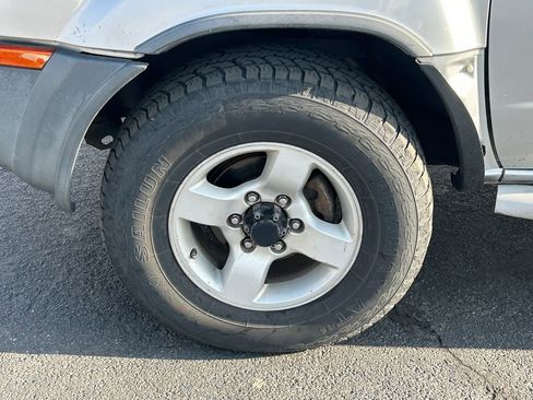 Used 2004 Nissan Xterra XE AWD/4WD image 12