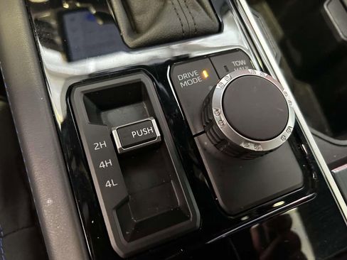 Used 2024 Toyota Tundra Platinum AWD/4WD image 27