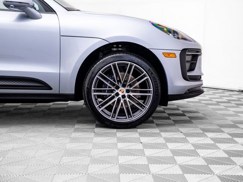 Certified 2026 Porsche Macan AWD/4WD image 34