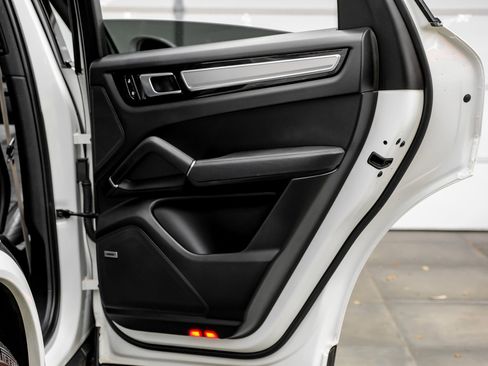 Used 2023 Porsche Cayenne Base image 59