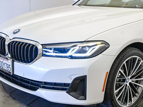 Certified 2023 BMW 530e w/ Convenience Package image 9