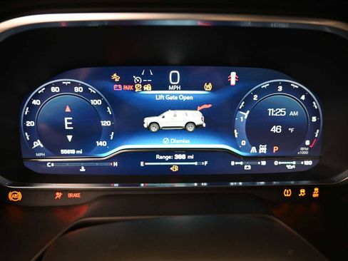 Used 2024 Chevrolet Suburban LT image 21