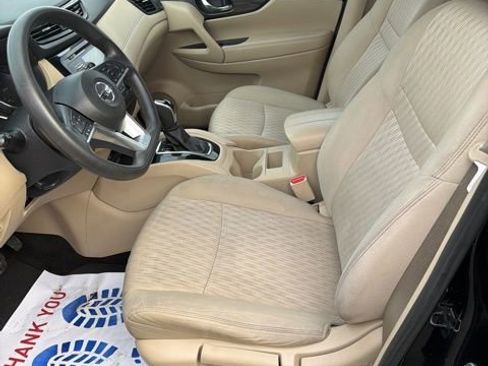 Used 2017 Nissan Rogue S image 4