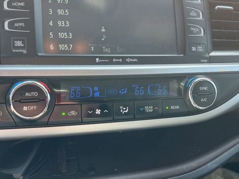 Used 2017 Toyota Highlander Limited AWD/4WD image 23