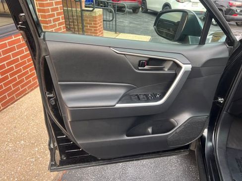Used 2021 Toyota RAV4 LE image 15