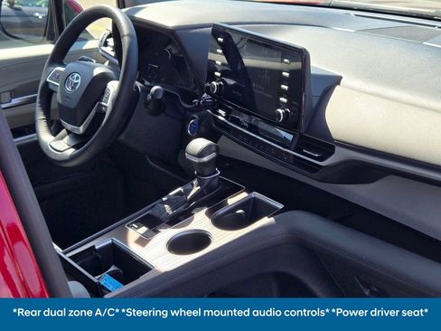 Used 2023 Toyota Sienna XLE FWD image 14