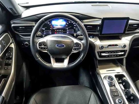 Used 2022 Ford Explorer XLT AWD/4WD image 17