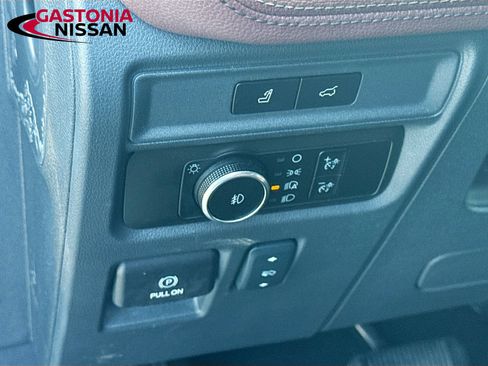 Used 2024 Ford Expedition Limited RWD image 13