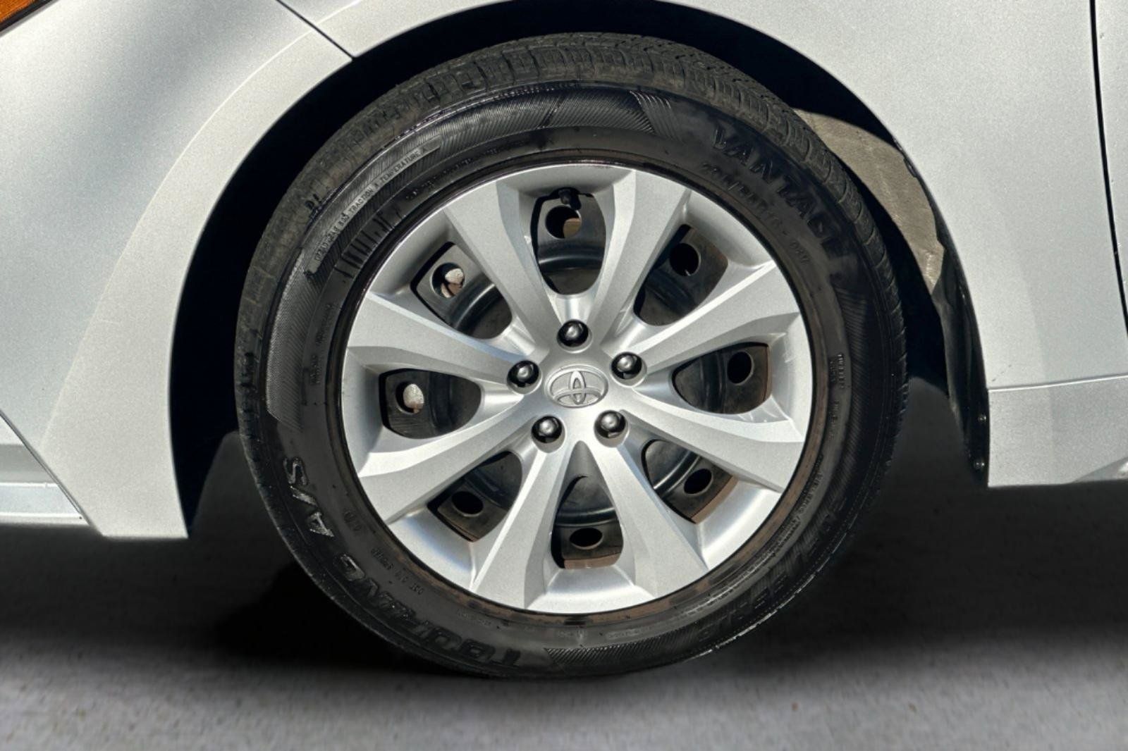 Used 2024 Toyota Corolla LE FWD image 22